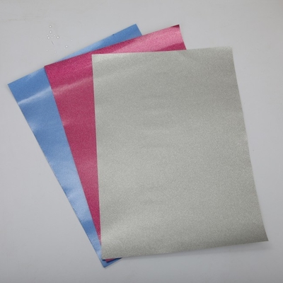 Couverture d'ordinateur portable en vinyle avec film autocollant coloré 3M sans bulles