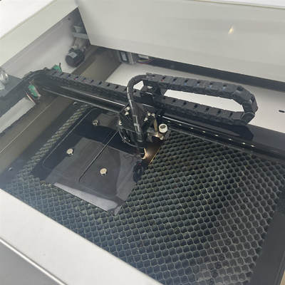 Machine de découpe au laser de protection de l'écran de verre trempé pour le téléphone