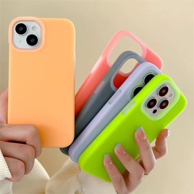 Coque en silicone liquide pour téléphone portable avec doublure en microfibre douce pour iPhone 15 Pro