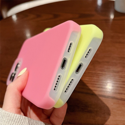 Coque en silicone liquide pour téléphone portable avec doublure en microfibre douce pour iPhone 15 Pro