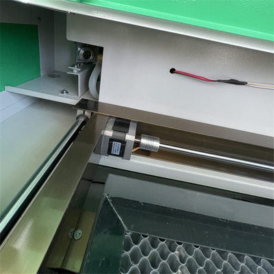 Machine de découpe laser à haute précision 6040 4060 pour la fabrication de protecteurs d'écran