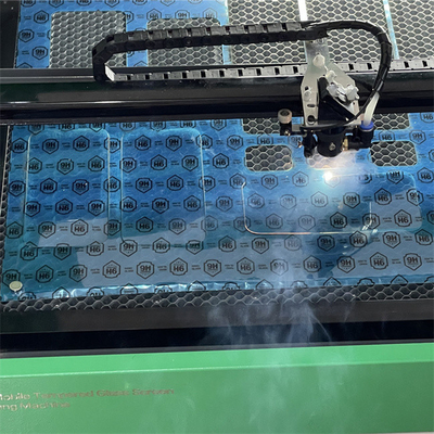 Machine de découpe laser de haute précision Daqin pour écran mobile