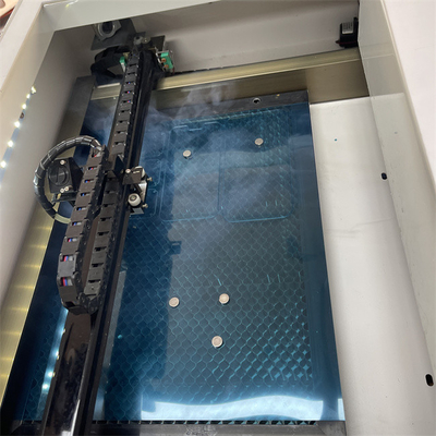 Système de découpe laser pour protecteurs d'écran de 40KG pour la découpe de matériaux délicats d'une épaisseur inférieure à 0,5MM