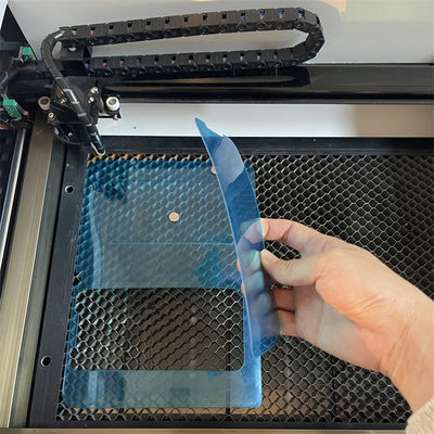 Environnement de travail intérieur Protège-écran Machine de découpe laser AC220V/50Hz Voltage 1000*800*800mm Taille