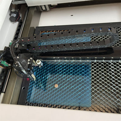 Environnement de travail intérieur Protège-écran Machine de découpe laser AC220V/50Hz Voltage 1000*800*800mm Taille