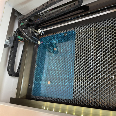 Système de découpe laser pour protecteurs d'écran de 40KG pour la découpe de matériaux délicats d'une épaisseur inférieure à 0,5MM