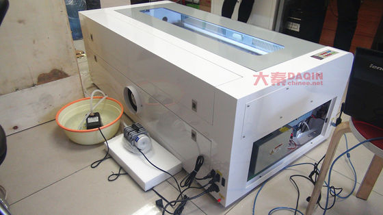 Environnement de travail intérieur Protège-écran Machine de découpe laser AC220V/50Hz Voltage 1000*800*800mm Taille