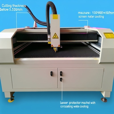 Machine de découpe laser de protecteur d'écran d'une épaisseur inférieure à 0,5 mm avec refroidissement par eau en circulation, modèle 1000*800*800mm