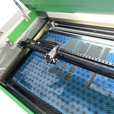 Machine de découpe laser à écran de verre trempé de 60 W avec technologie CO2